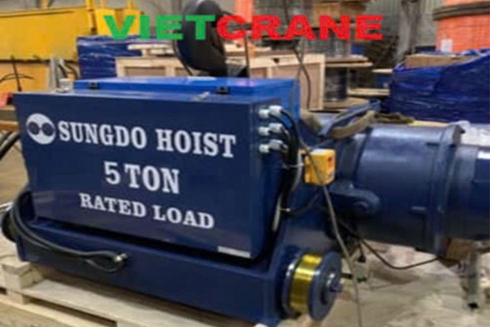 LIFTING EQUIPMENT, CARGO ELEVATOR